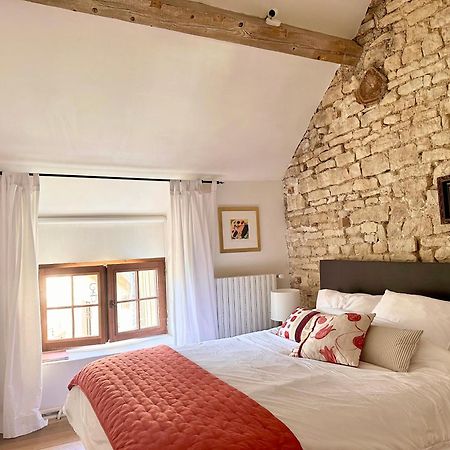 Bed and Breakfast La Cour Des Delices Gigny  Екстер'єр фото