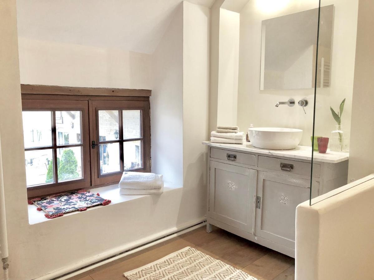 Bed and Breakfast La Cour Des Delices Gigny  Екстер'єр фото