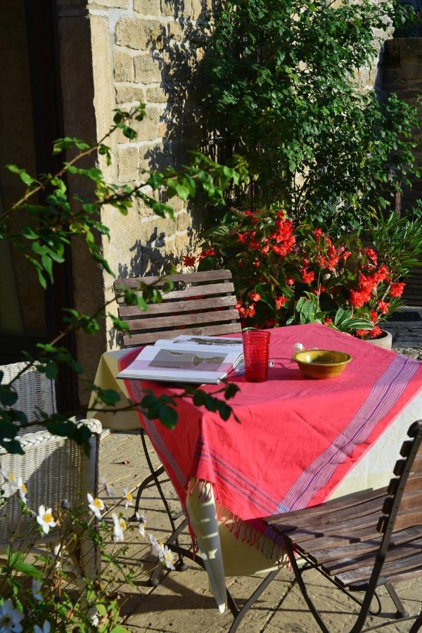 Bed and Breakfast La Cour Des Delices Gigny  Екстер'єр фото