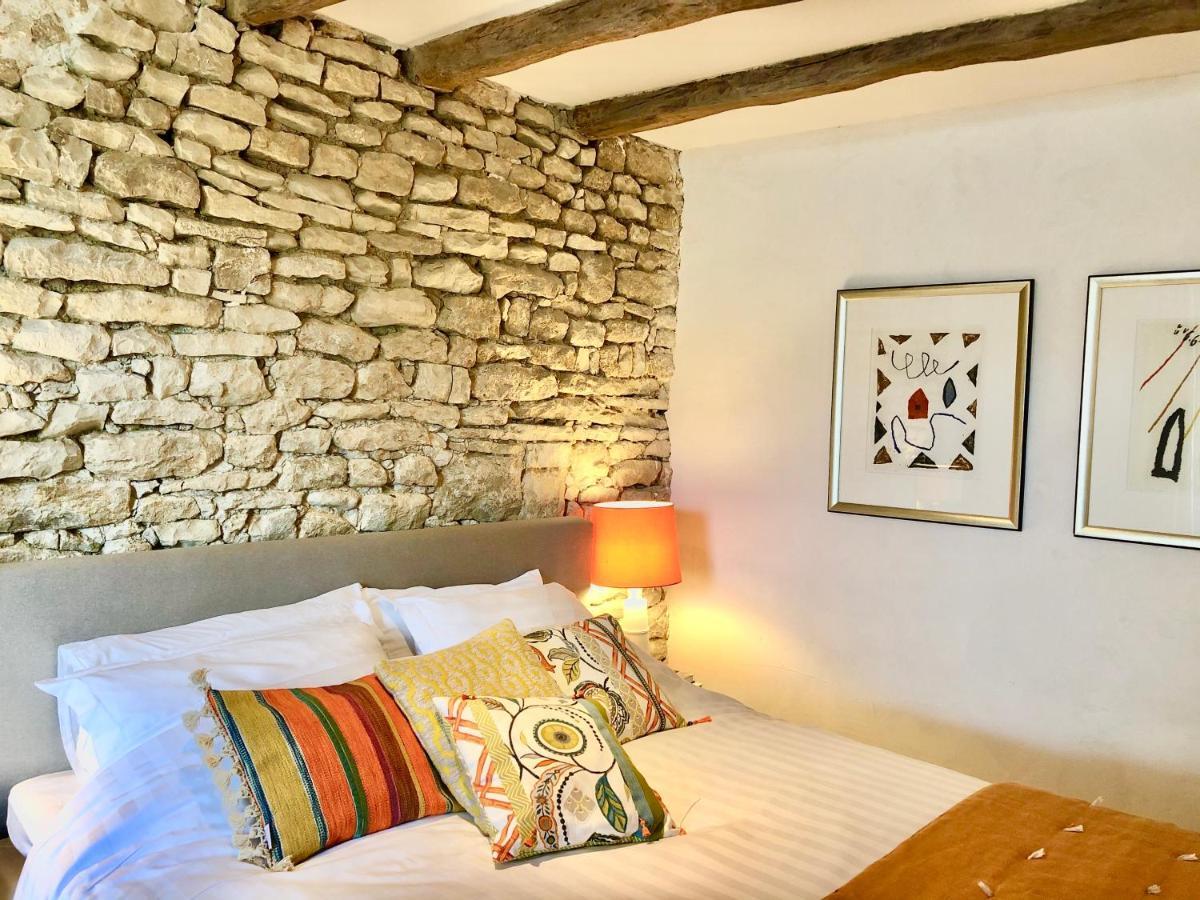 Bed and Breakfast La Cour Des Delices Gigny  Екстер'єр фото