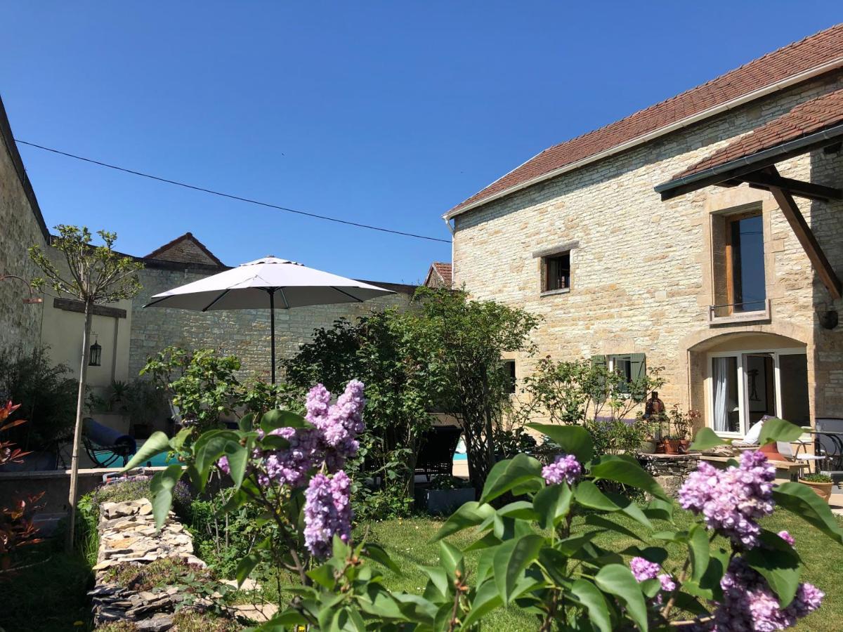 Bed and Breakfast La Cour Des Delices Gigny  Екстер'єр фото