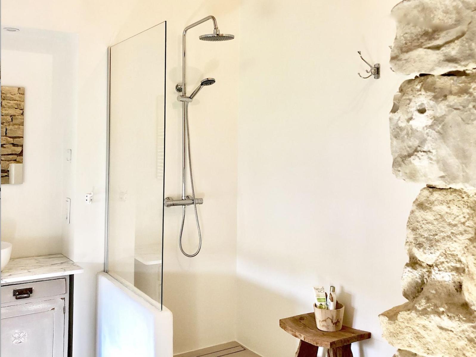 Bed and Breakfast La Cour Des Delices Gigny  Екстер'єр фото