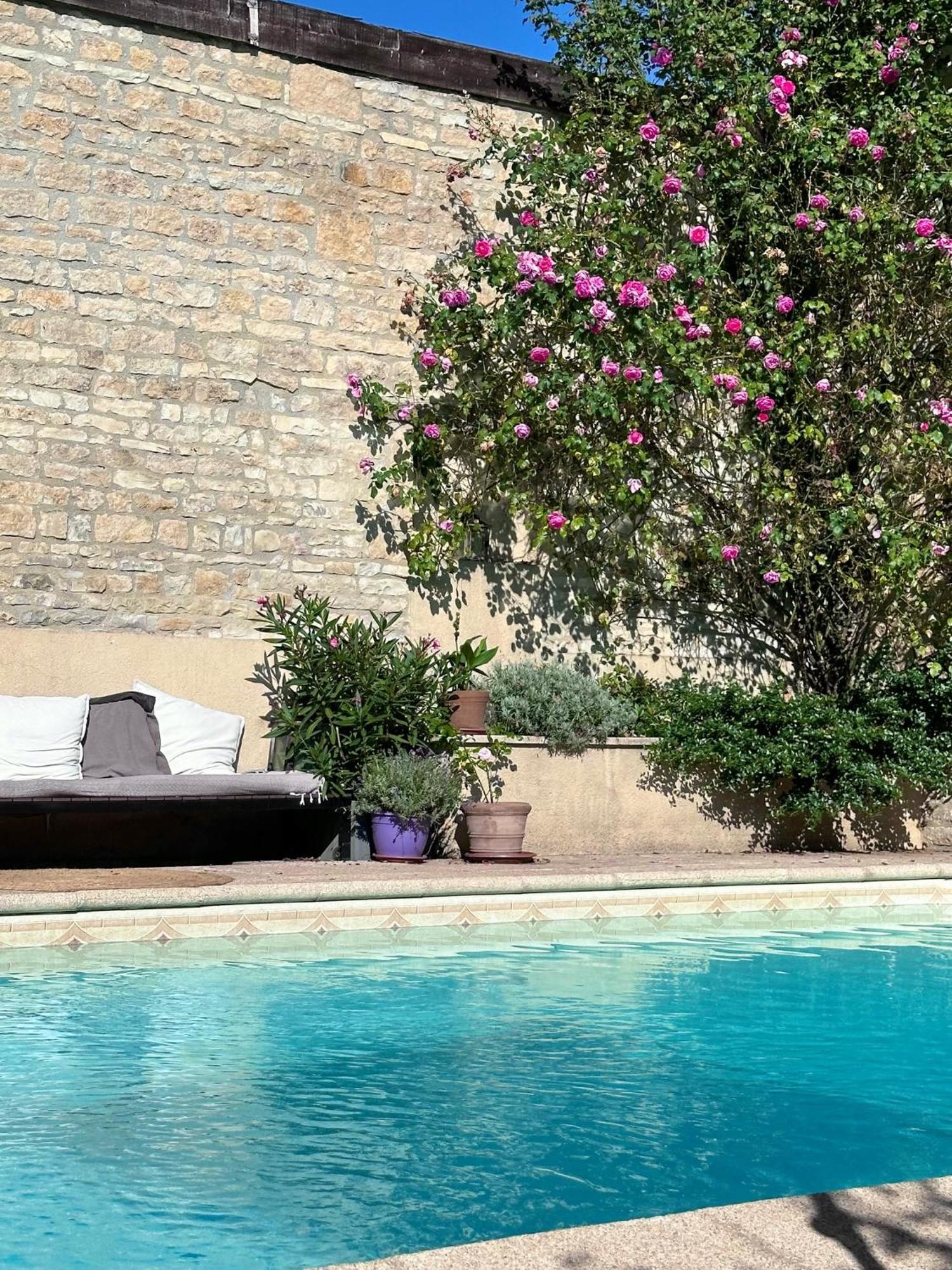 Bed and Breakfast La Cour Des Delices Gigny  Екстер'єр фото