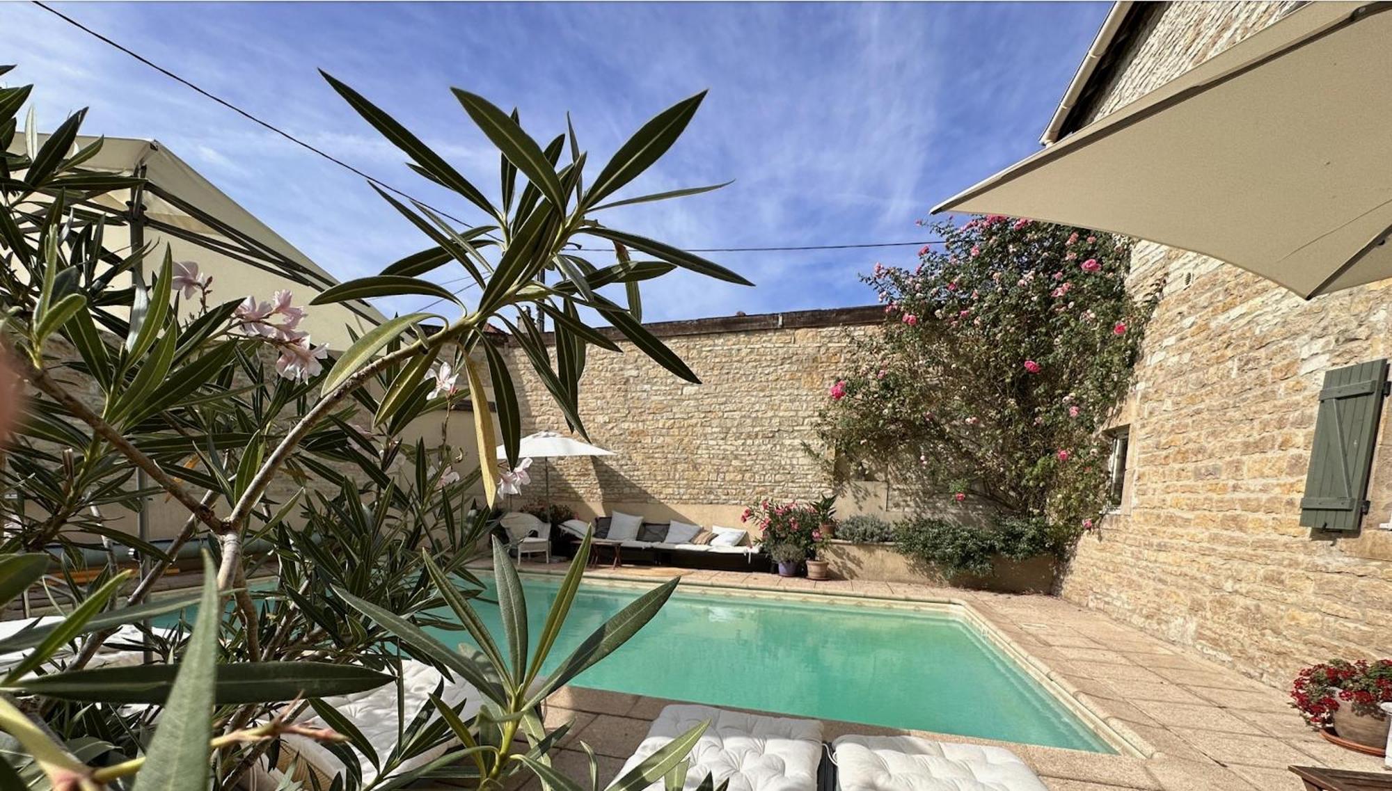 Bed and Breakfast La Cour Des Delices Gigny  Екстер'єр фото