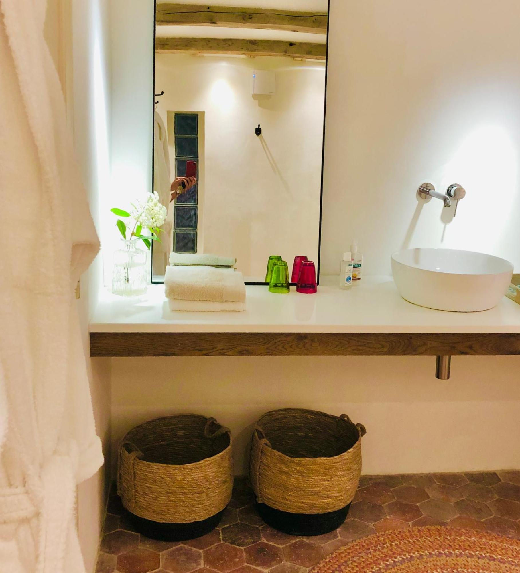Bed and Breakfast La Cour Des Delices Gigny  Екстер'єр фото